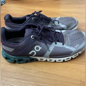 On Running Cloudflow Women's running shoes in the Violet and Tide colorway